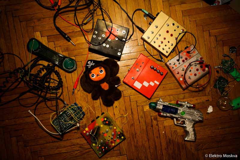 ELEMO_toys_setphoto_linne