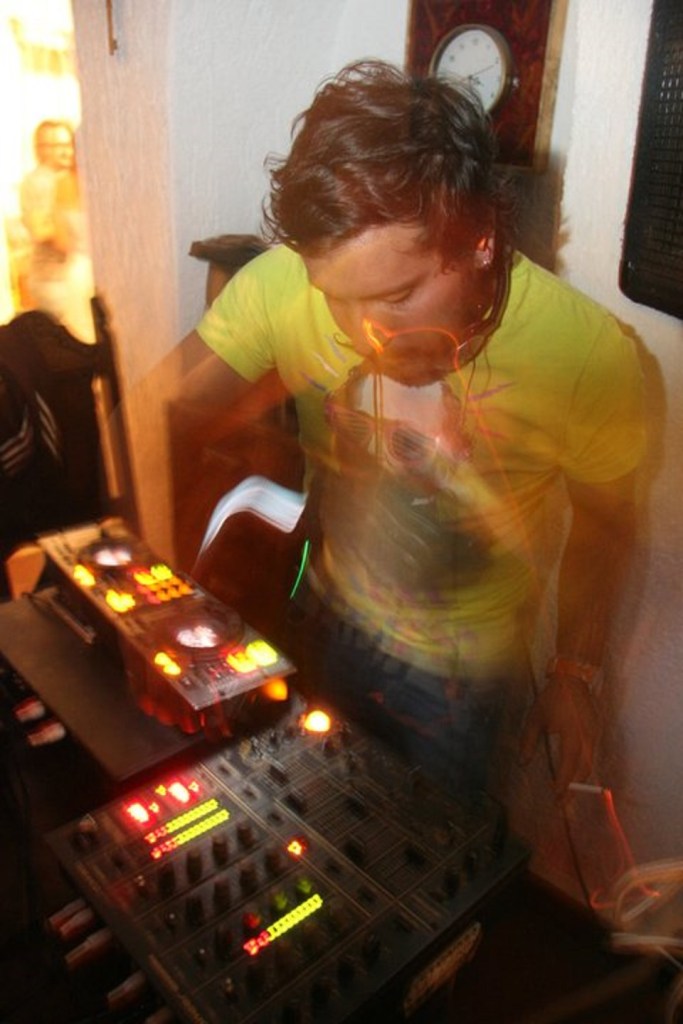 188339_102515626496845_6423853_n