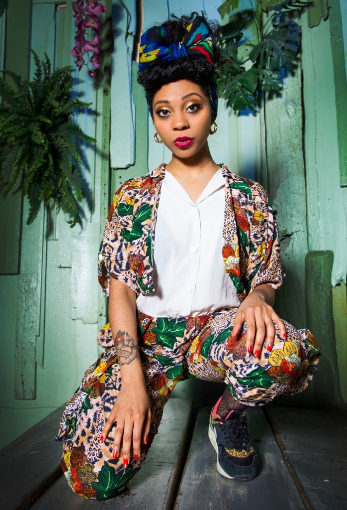 Holly_pale_green_wall_5