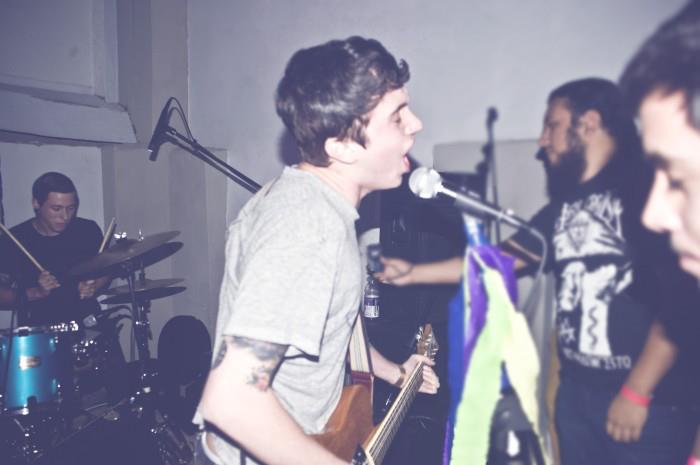 306823_567225073318341_896446565_n