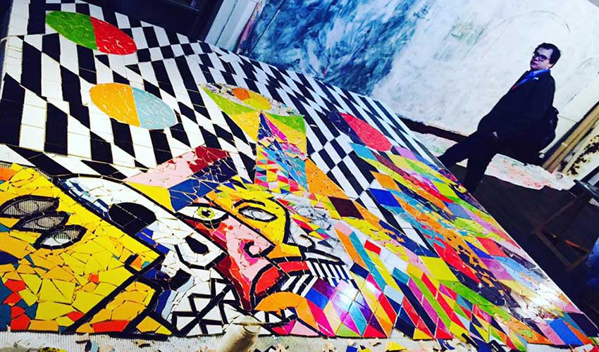 El autor recién viajó a Portugal con motivo de una antología bilingüe que lo incluye