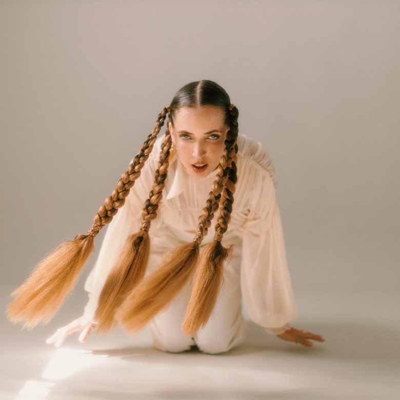 NIKÓLA_ Embeleso_linne_magazine