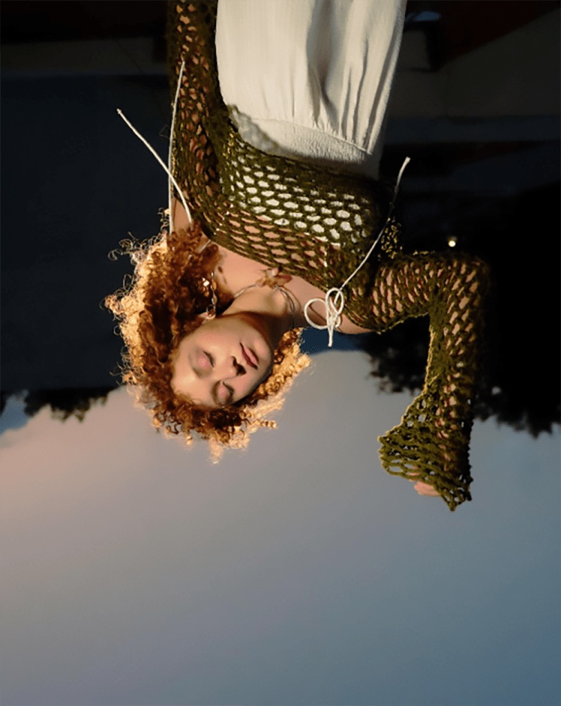 Delicada, artista exicana de R&B. 