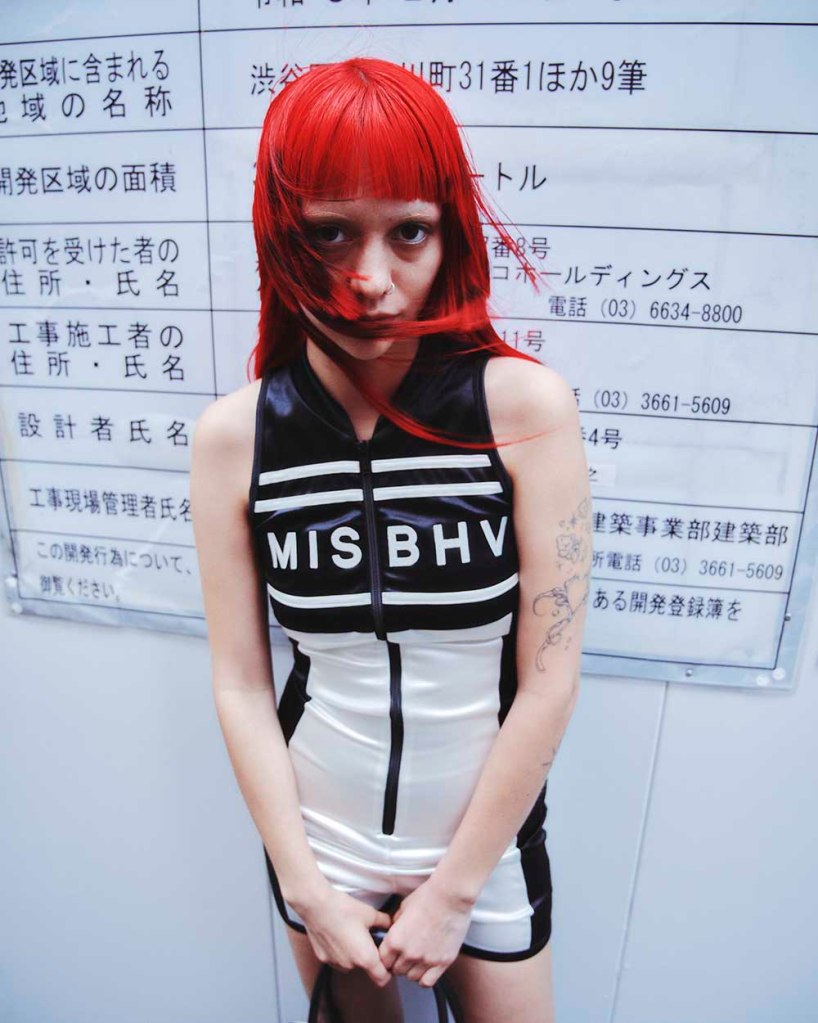 AKRILLA, artista argentina.