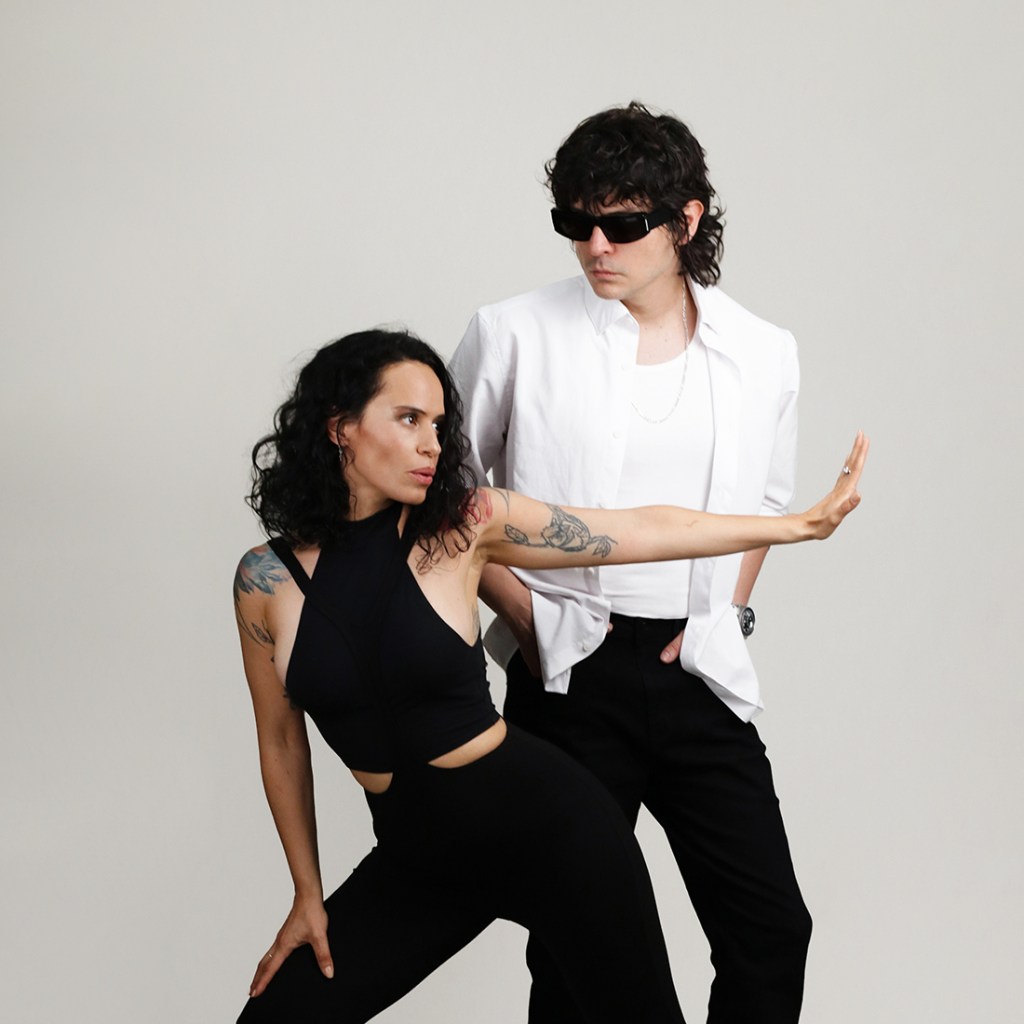 Andre VII y Joyce Muniz, artistas latinos.