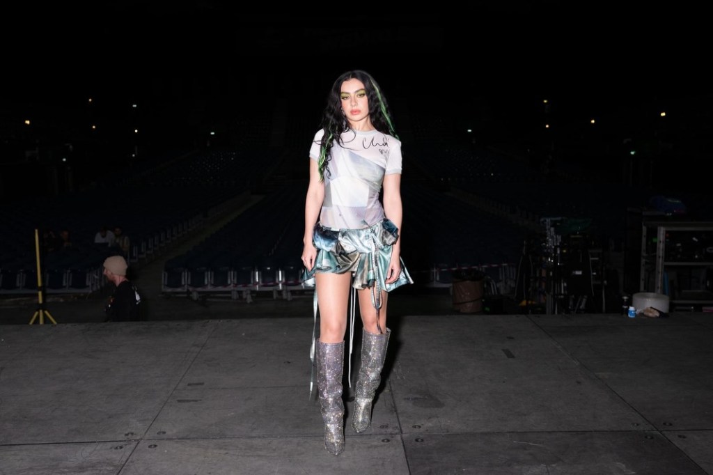 Charli XCX, compositora del soundtrack de Mother Mary" de David Lowery.